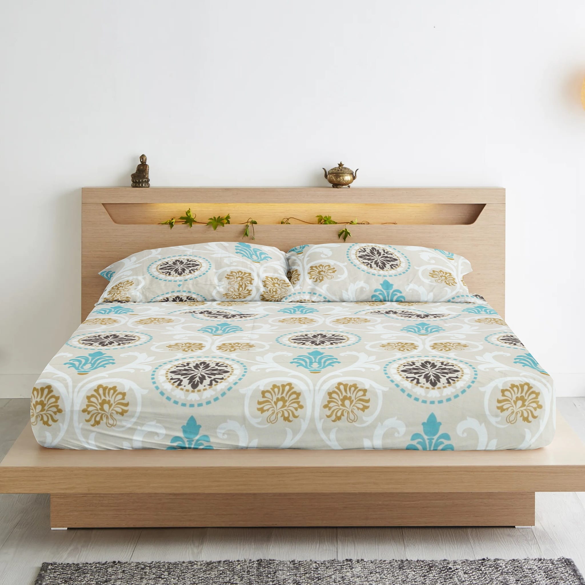 Cotton Floral Print 210 TC King Size Fitted Bedsheet In Multicolor