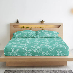 Fitted bedsheet with matching pillow covers