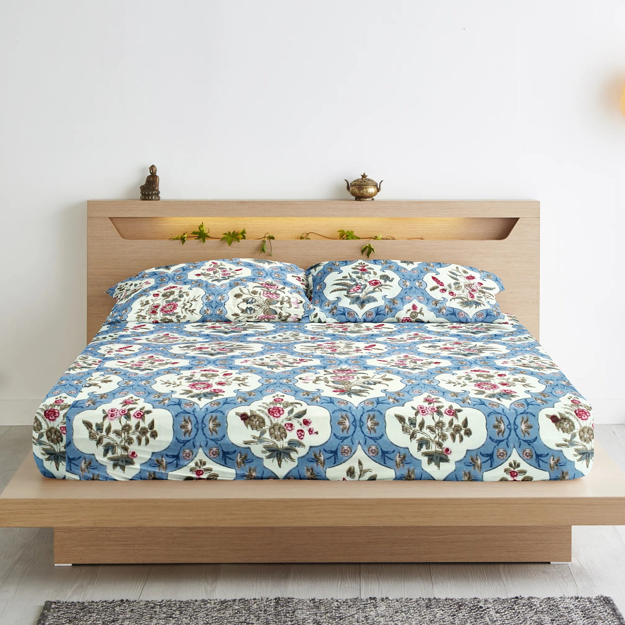 Soft cotton floral print 210 TC fitted bedsheet in blue at best prices