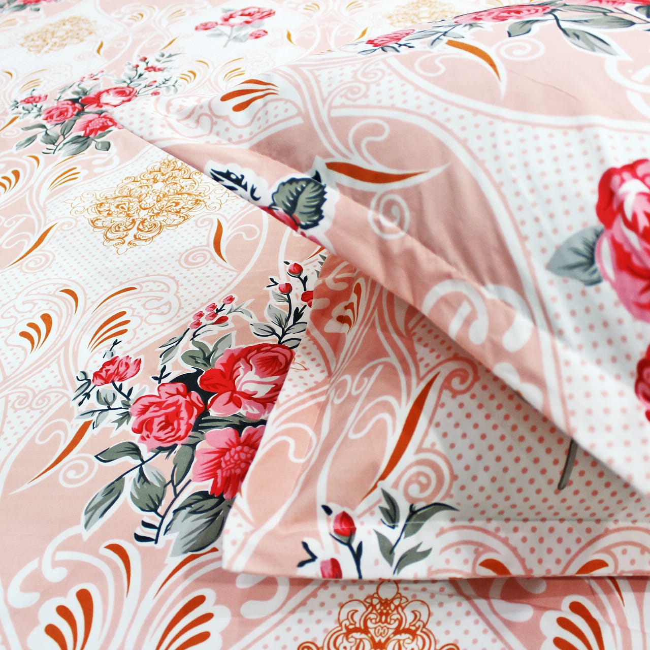 Close-up of a floral fitted bedsheets set