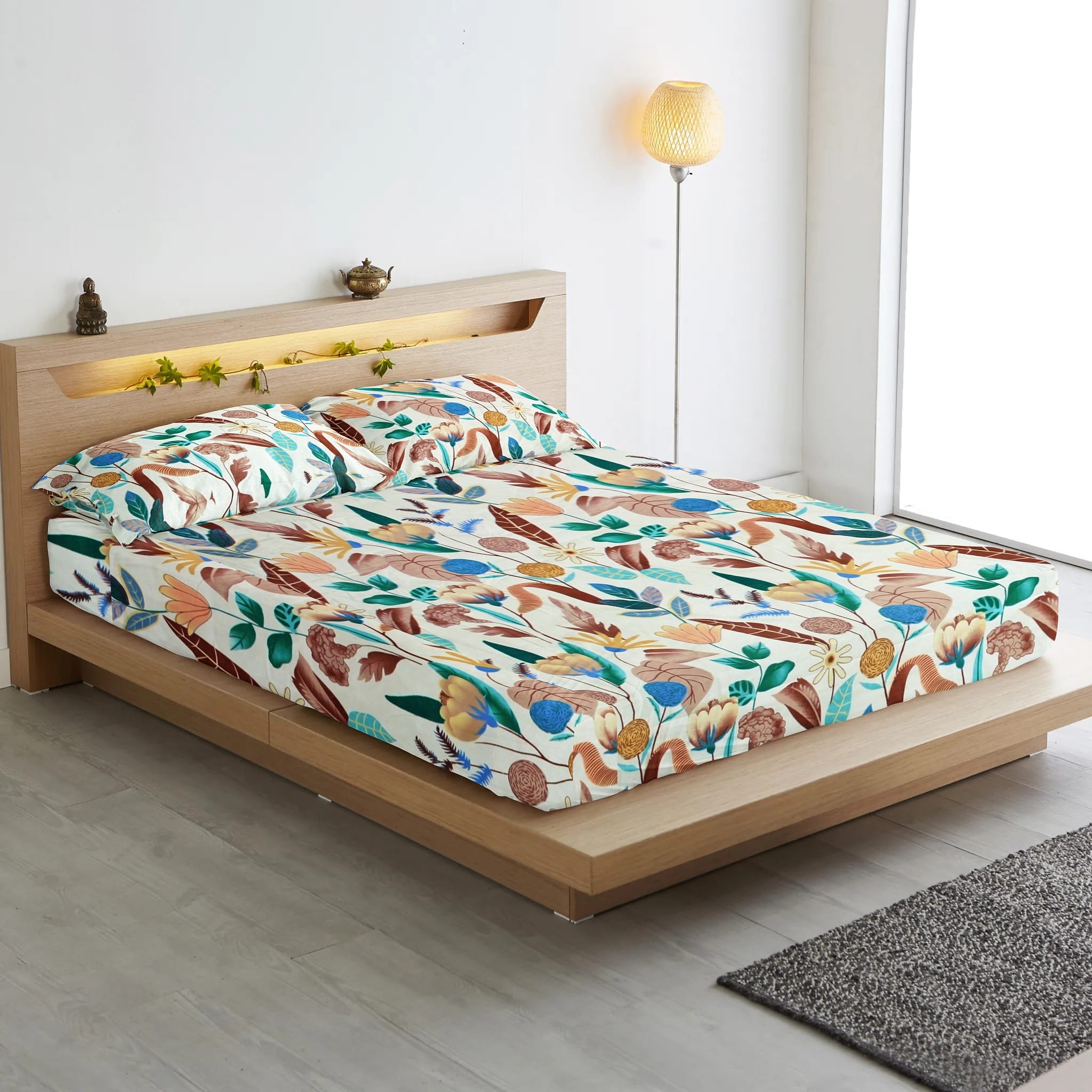 Fitted bedsheet set with on a bed 