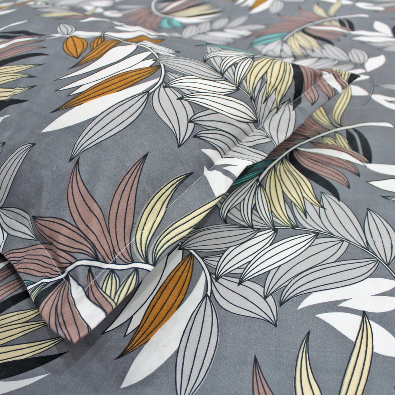 Close Up  Fitted Bedsheet With pillow Cover 