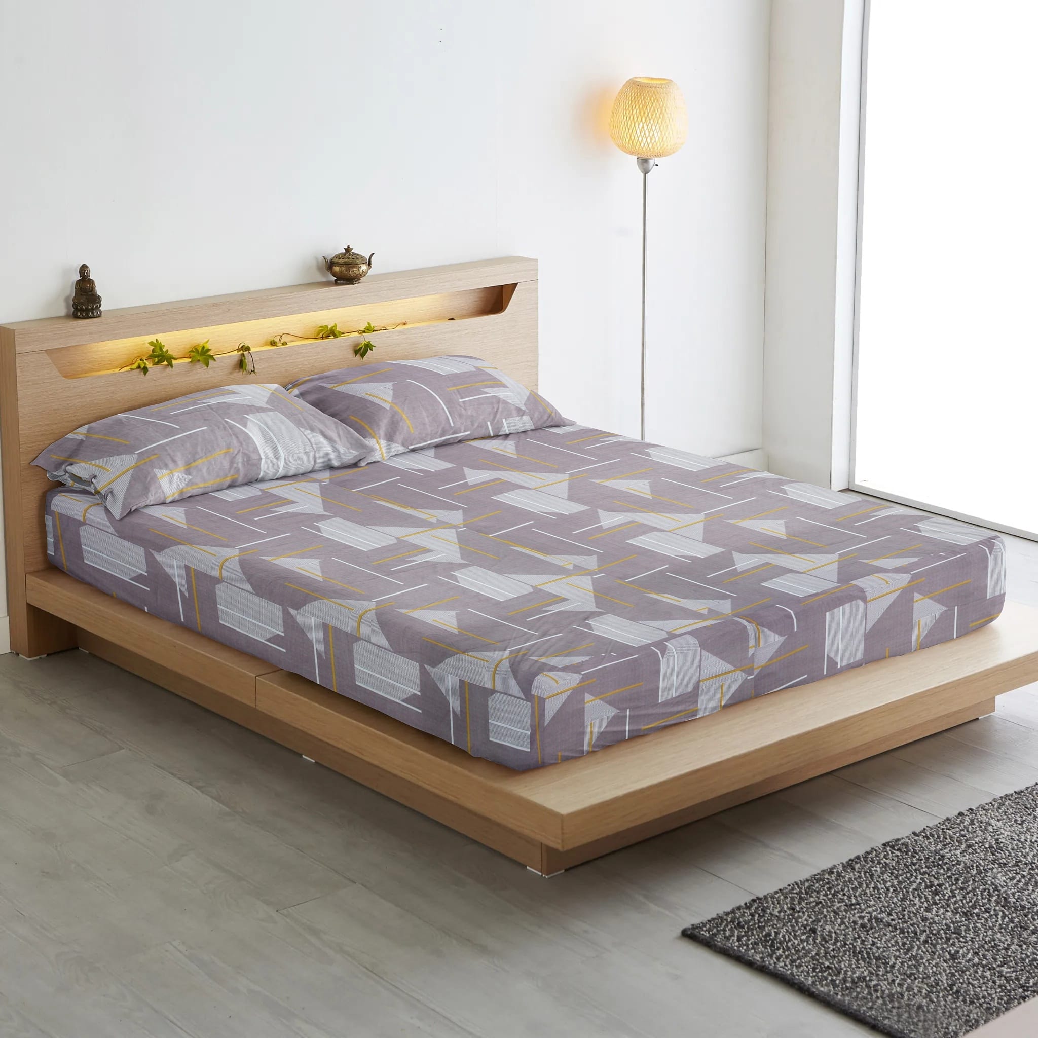 Geometrical   Fitted bedsheet with matching pillow covers  