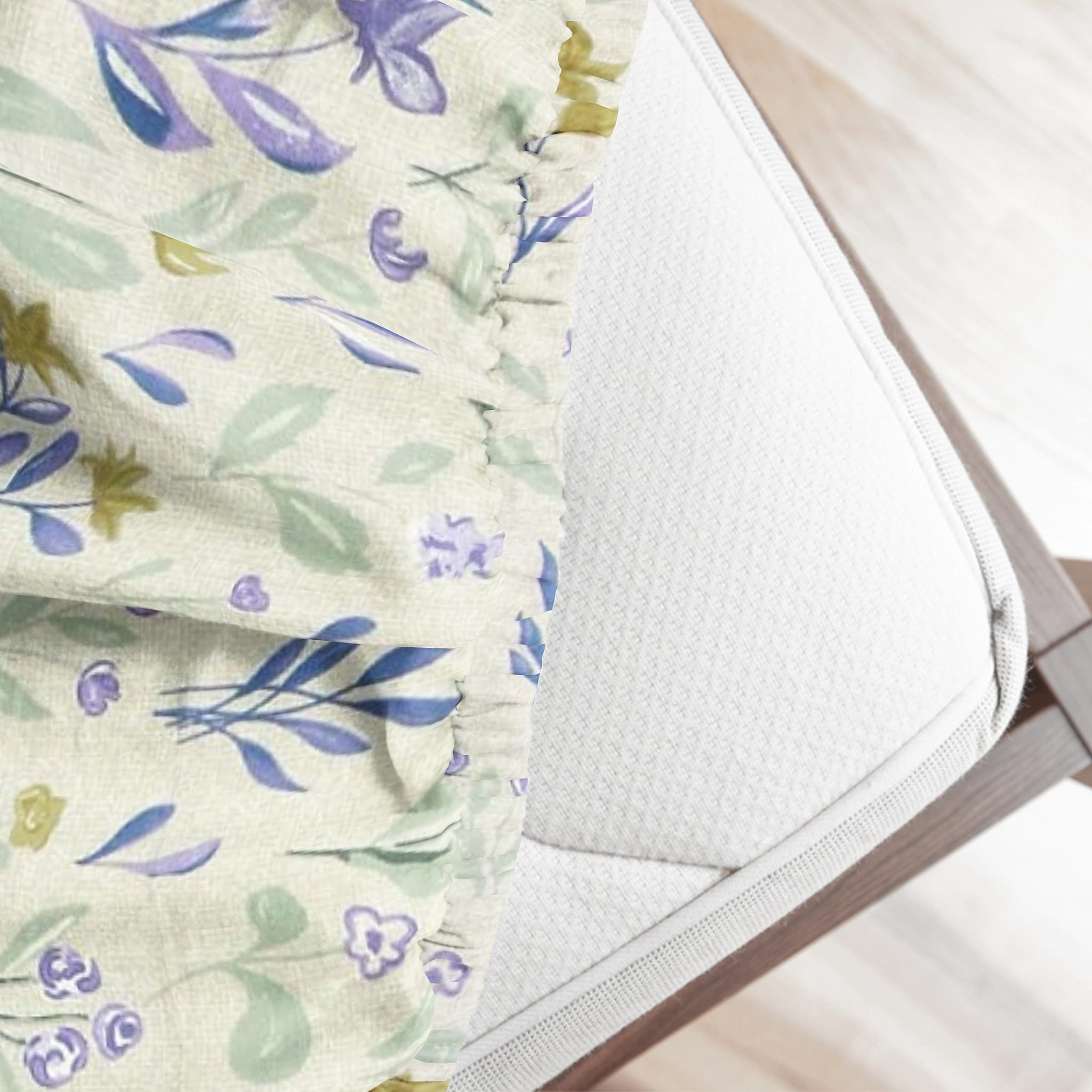 Close-up of 360 elastic fitted bedsheet