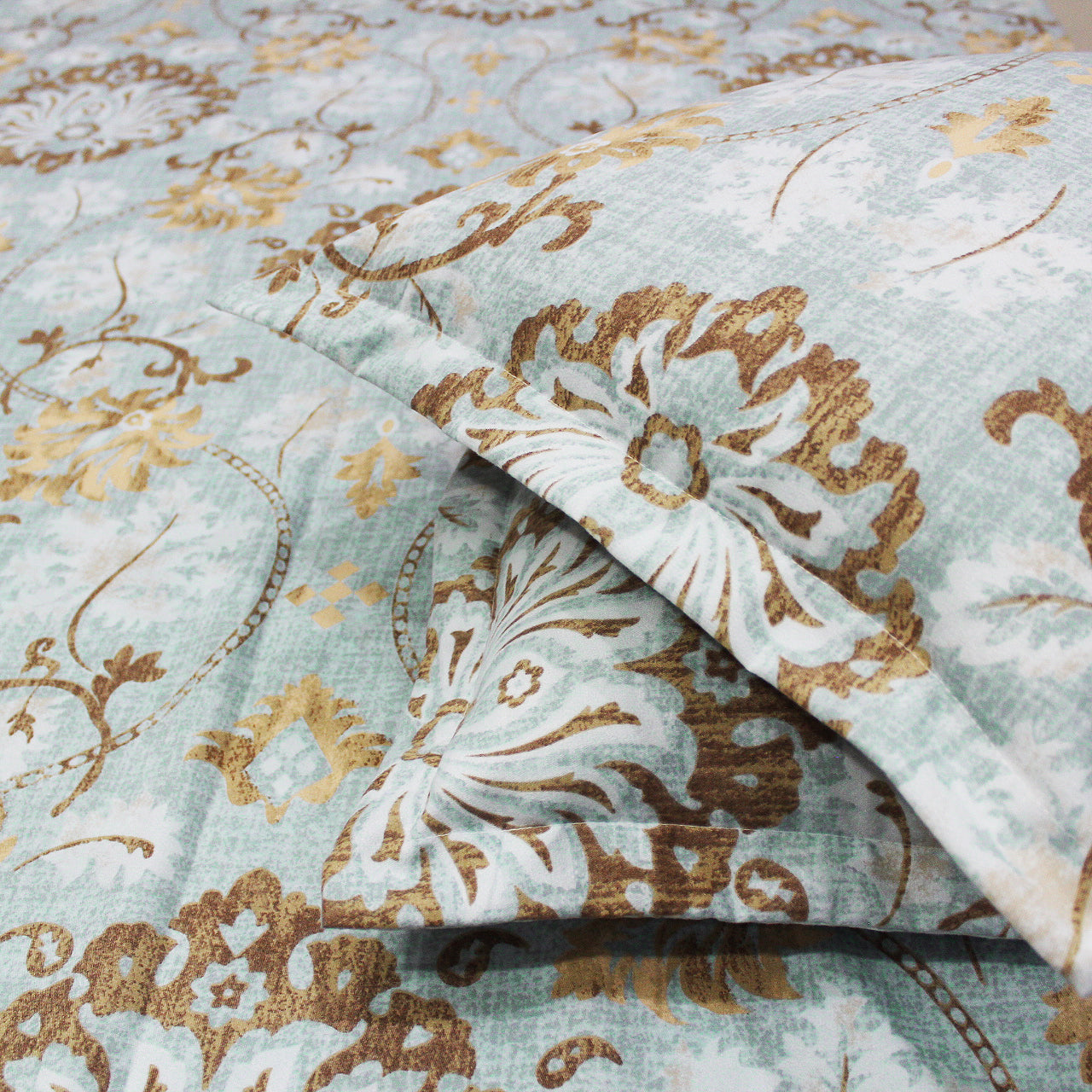 Floral 210 TC cotton fitted bedsheet with pillow covers