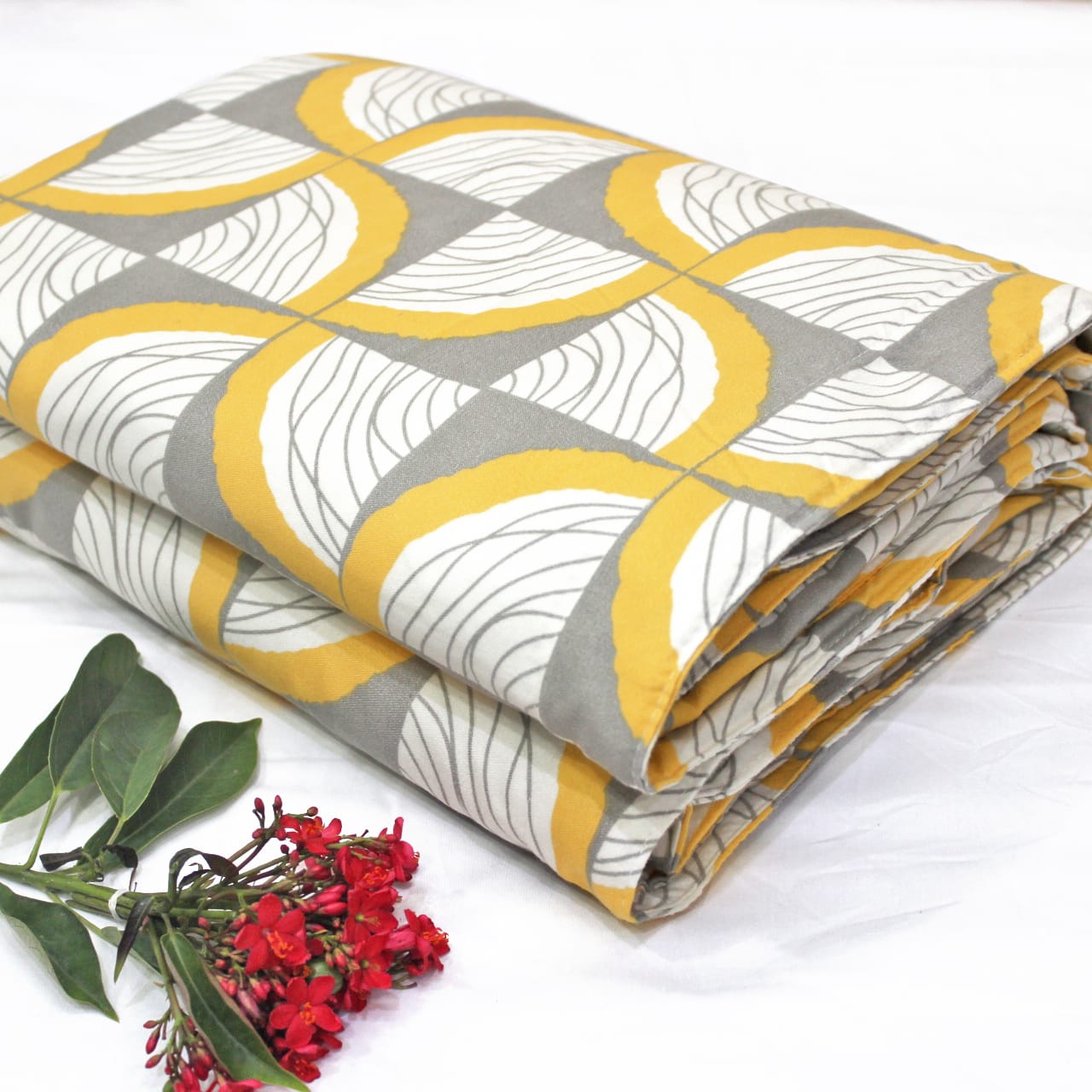 Yellow Festive Collection Geometrical Dohar Bedsheet Set (4 Pc) online in India