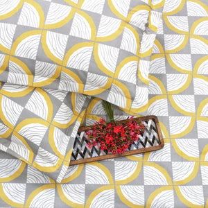 Cotton Geometrical Print 210 TC King Size Fitted Bedsheet In Yellow