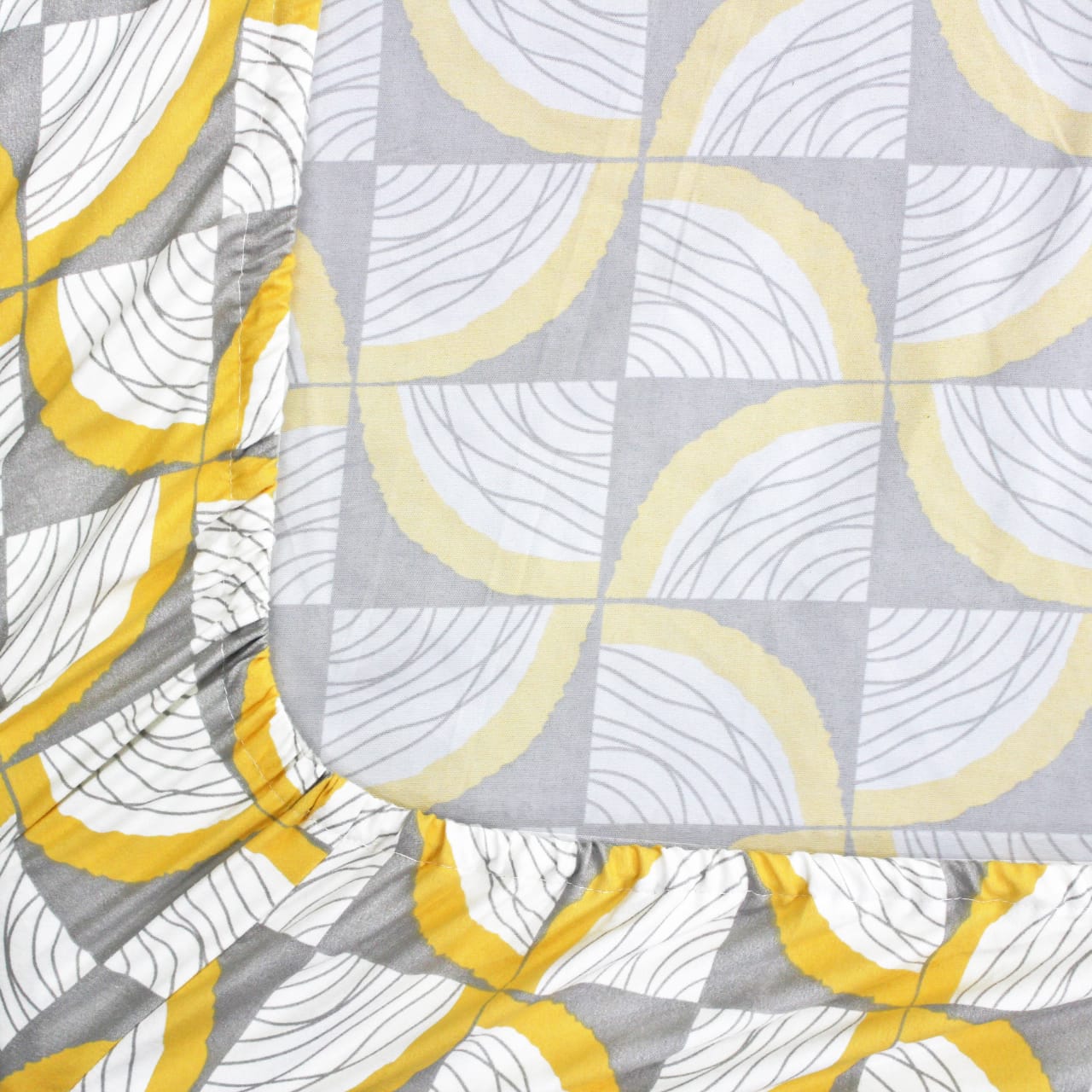 Cotton Geometrical Print 210 TC King Size Fitted Bedsheet In Yellow