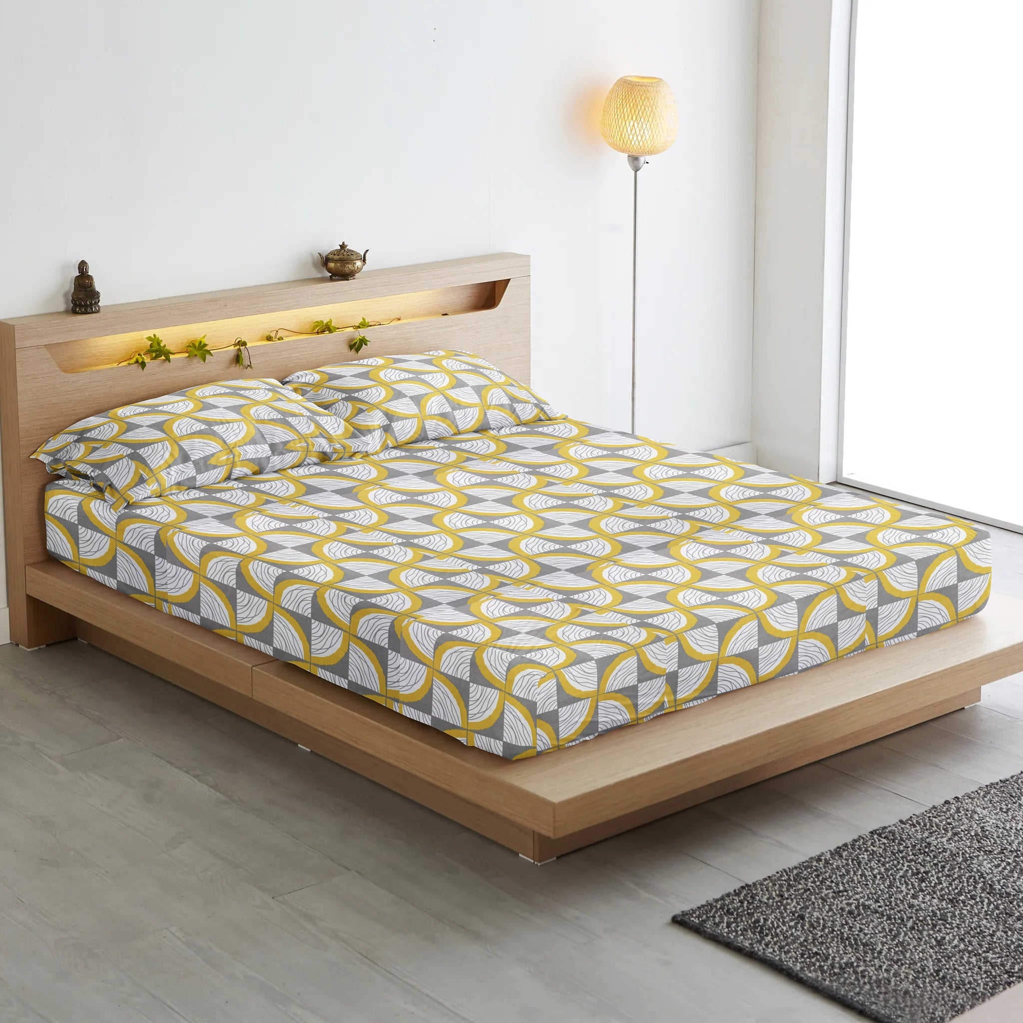 Cotton Geometrical Print 210 TC King Size Fitted Bedsheet In Yellow
