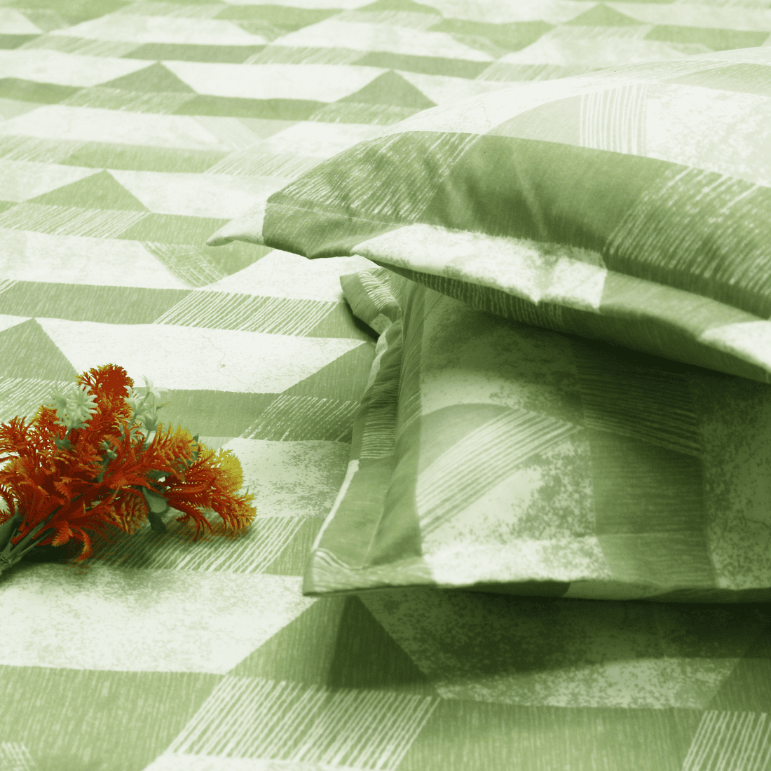 Geometrical 210 TC cotton fitted bedsheet with pillow covers