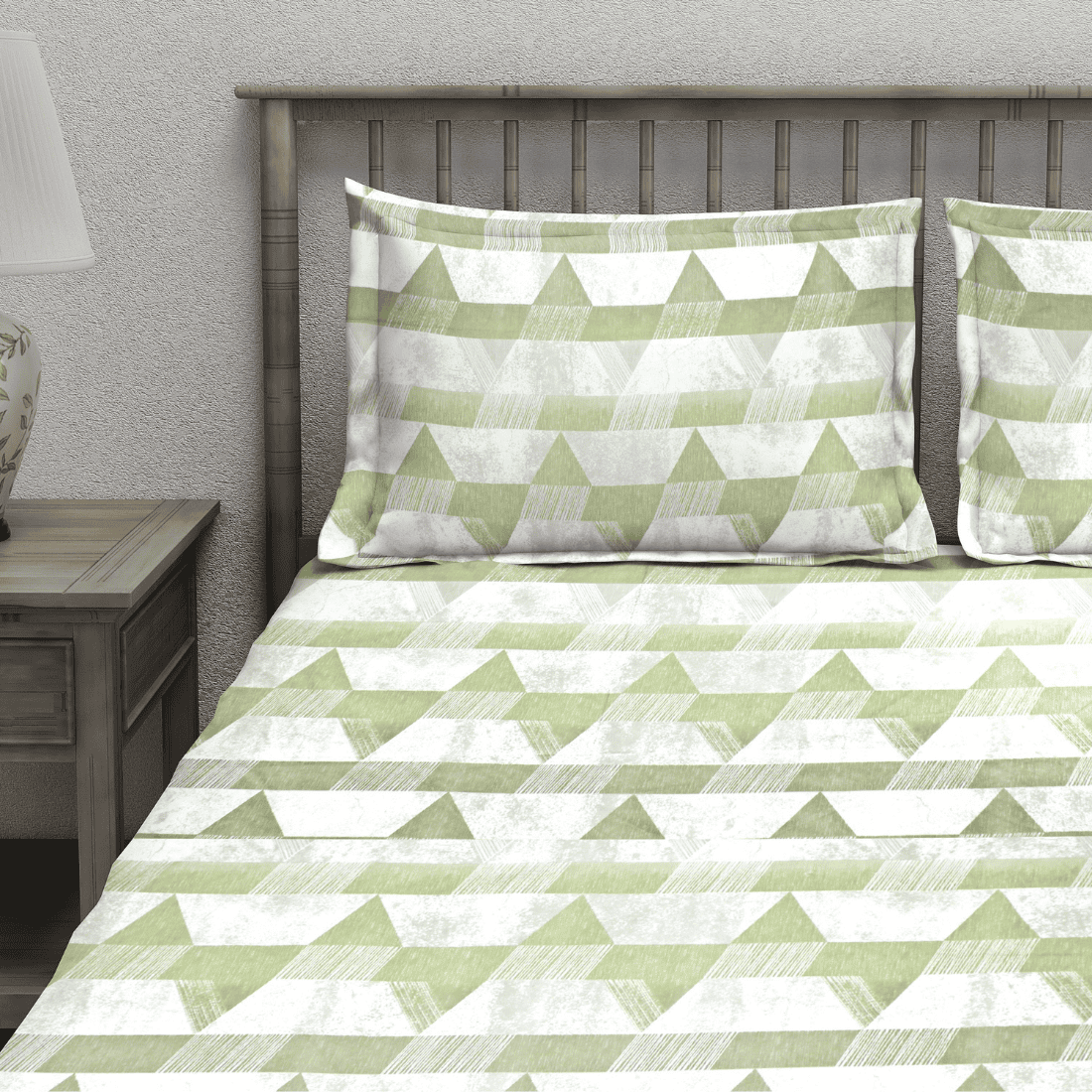 Fitted bedsheet set with on a bed 