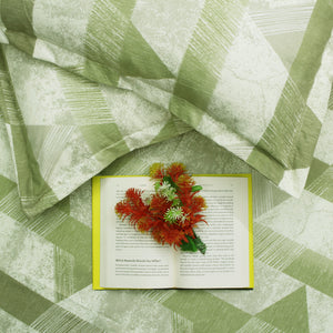 Fitted bedsheet with matching pillow covers