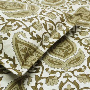 Close - Up Fitted bedsheet with pillow covers