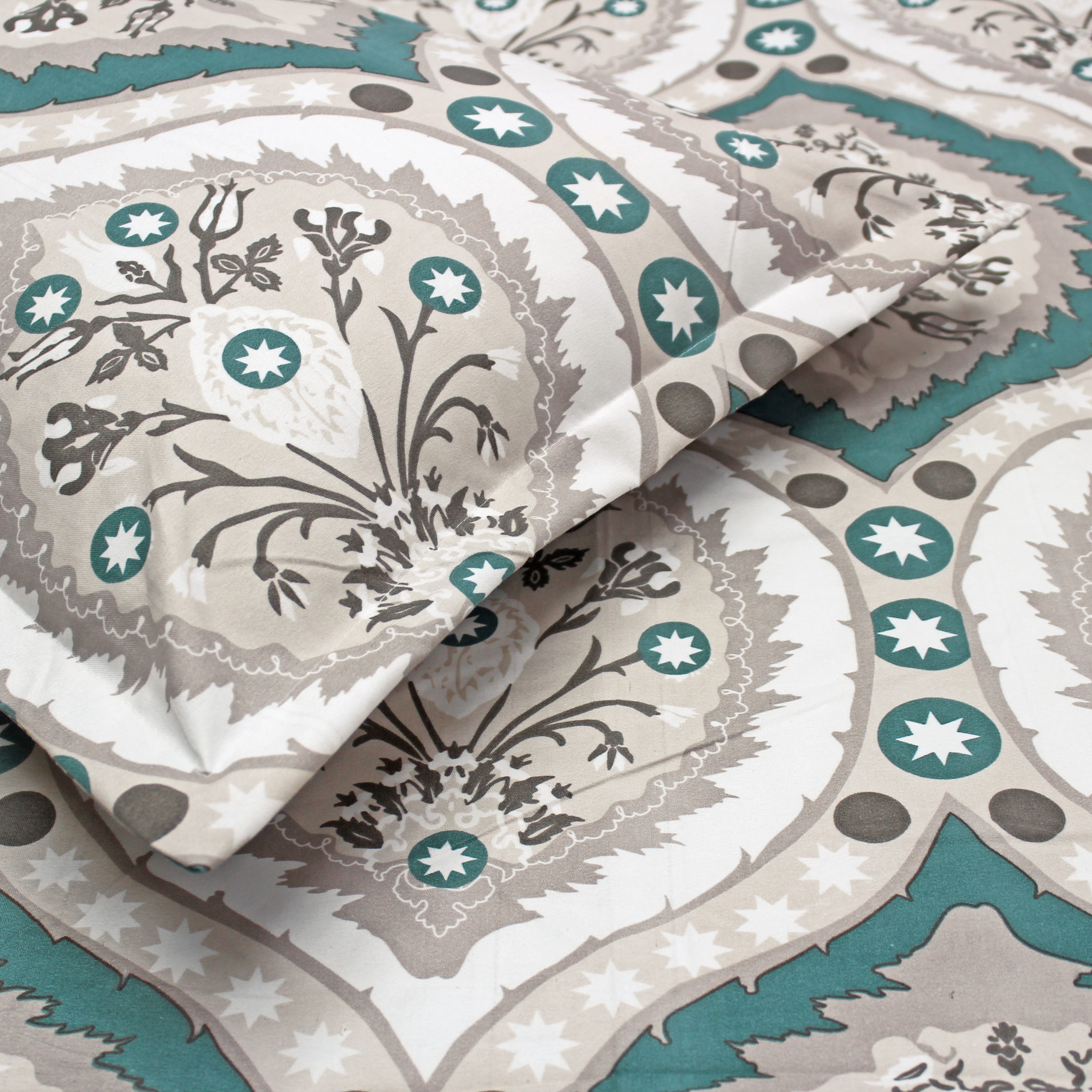 Close-up of  Fitted Bedsheet with Pillow Cover
