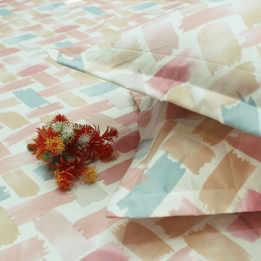Geometrical 210 TC cotton fitted bedsheet with pillow covers
