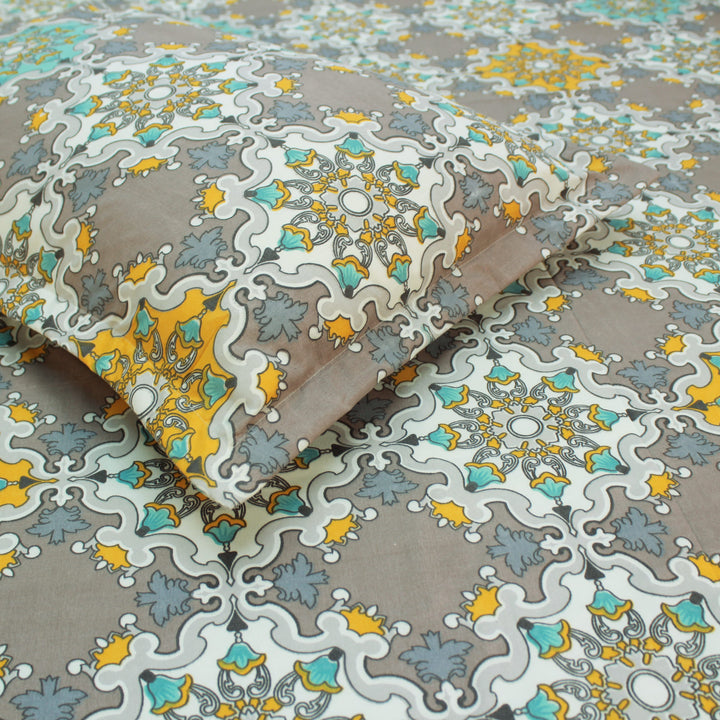 Fitted Bedsheet with Pillow Covers