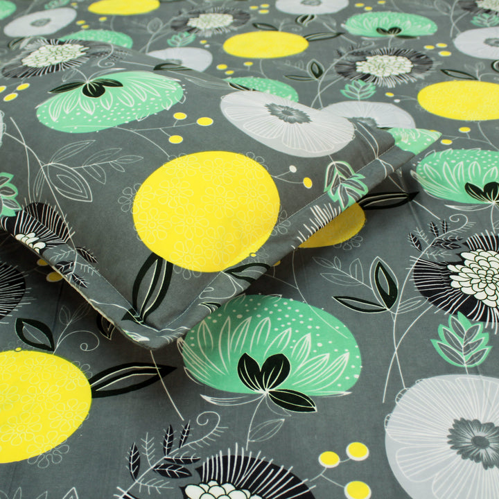 fitted bedsheet with pillow covers