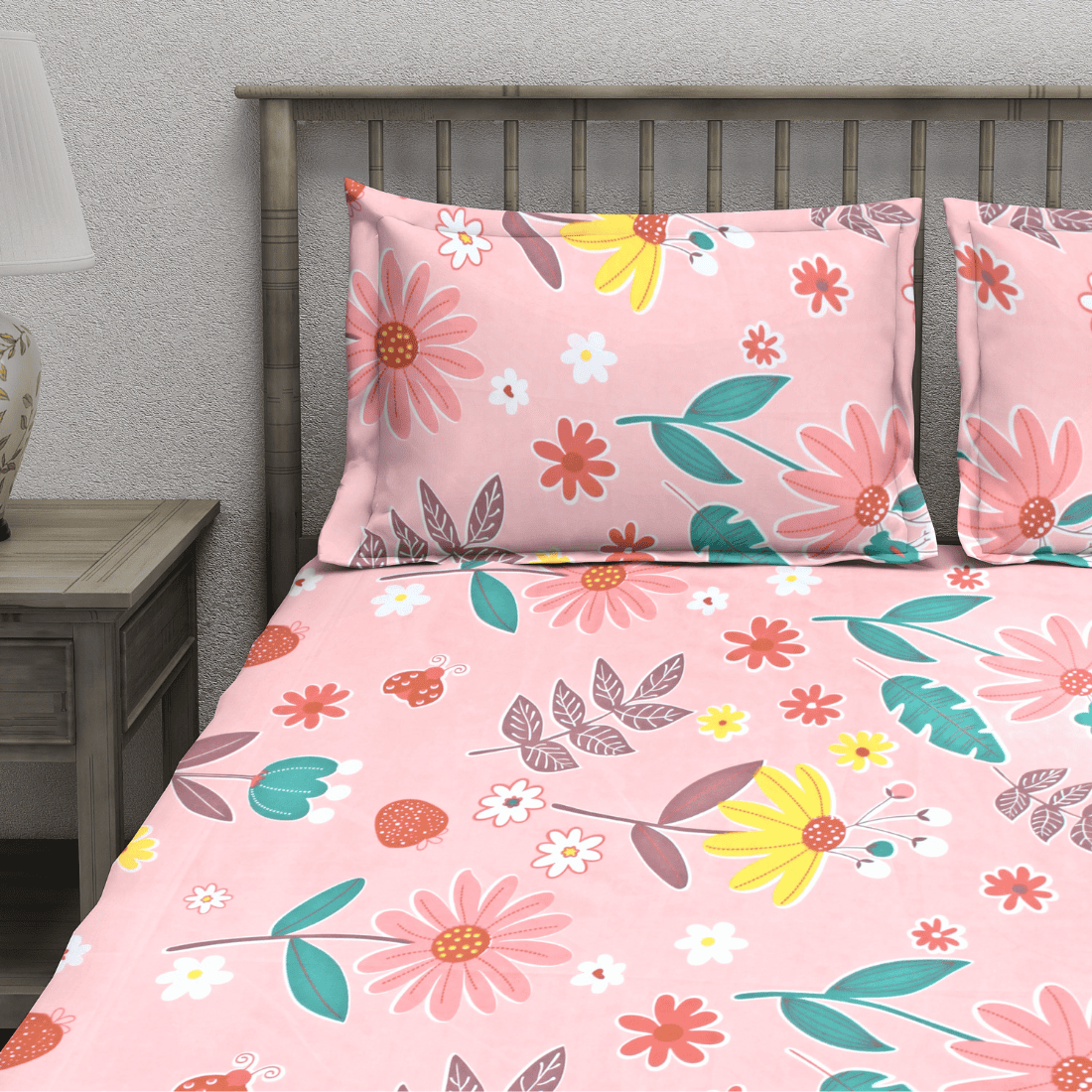 Close-up Fitted Bedsheet with pillow covers
