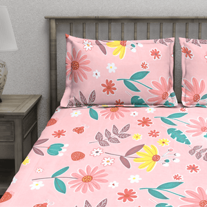Close-up Fitted Bedsheet with pillow covers