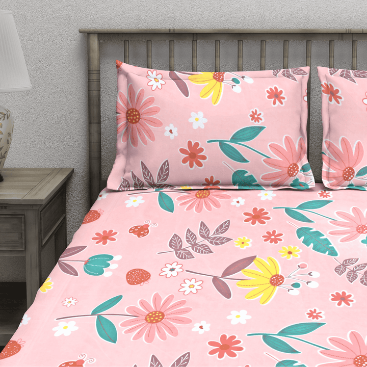 Close-up Fitted Bedsheet with pillow covers