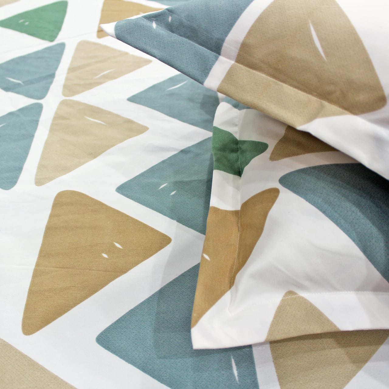 Soft Cotton Geometrical Print 210 TC Flat Bedsheet In Multicolor At Best Prices