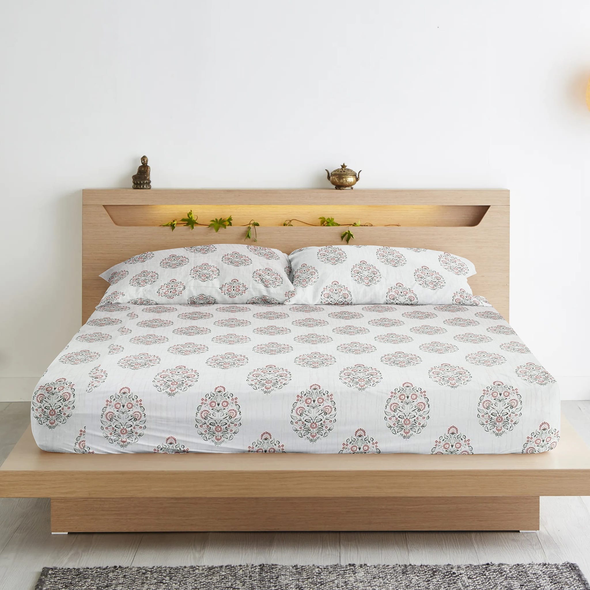 Cotton Floral Print 210 TC King Size Fitted Bedsheet In Multicolor