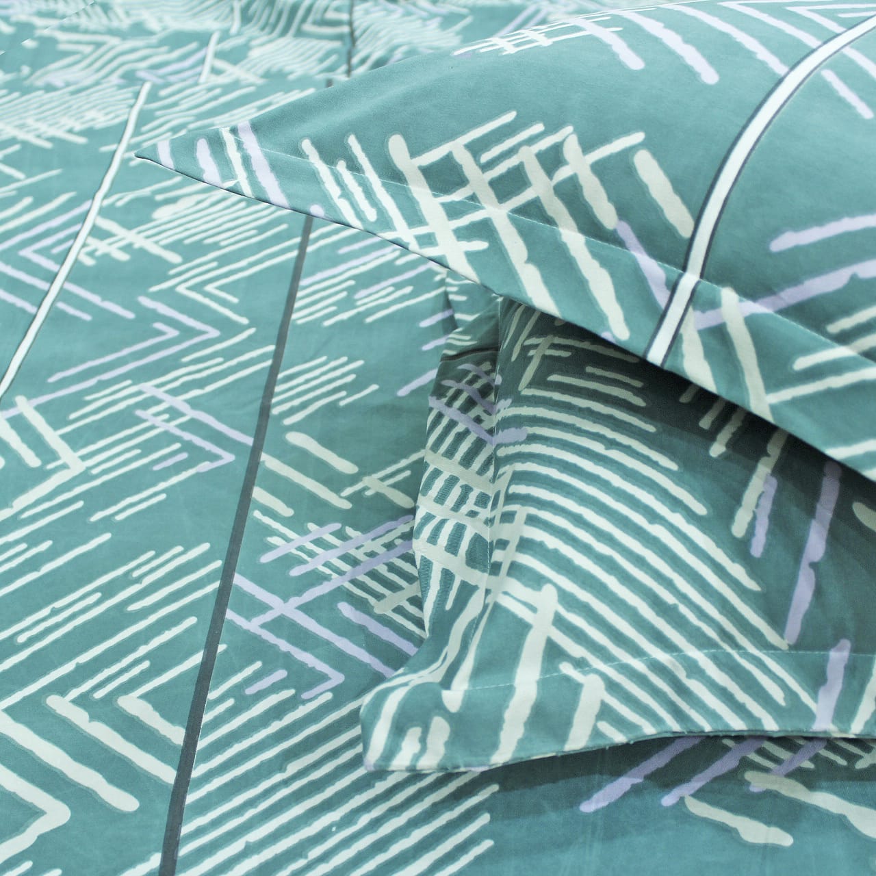  Cotton Geometrical Print 210 TC King Size Fitted Bedsheet In Multicolor