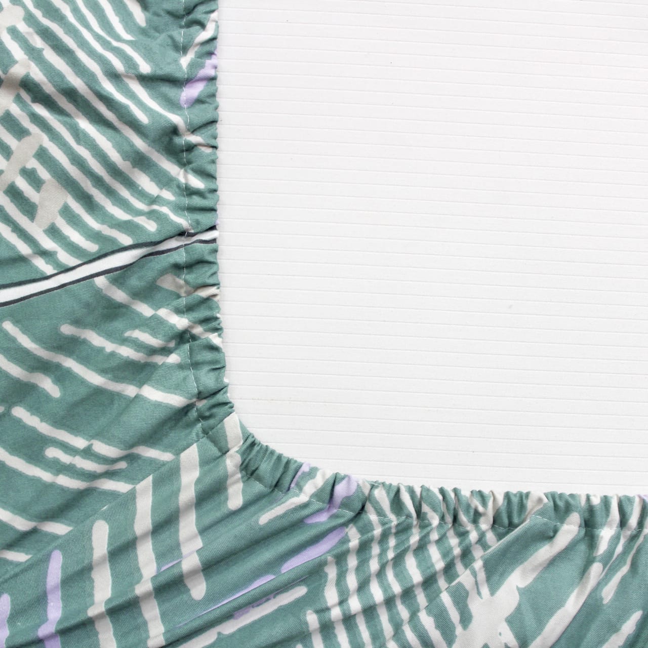 Cotton Geometrical Print 210 TC King Size Fitted Bedsheet In Multicolor