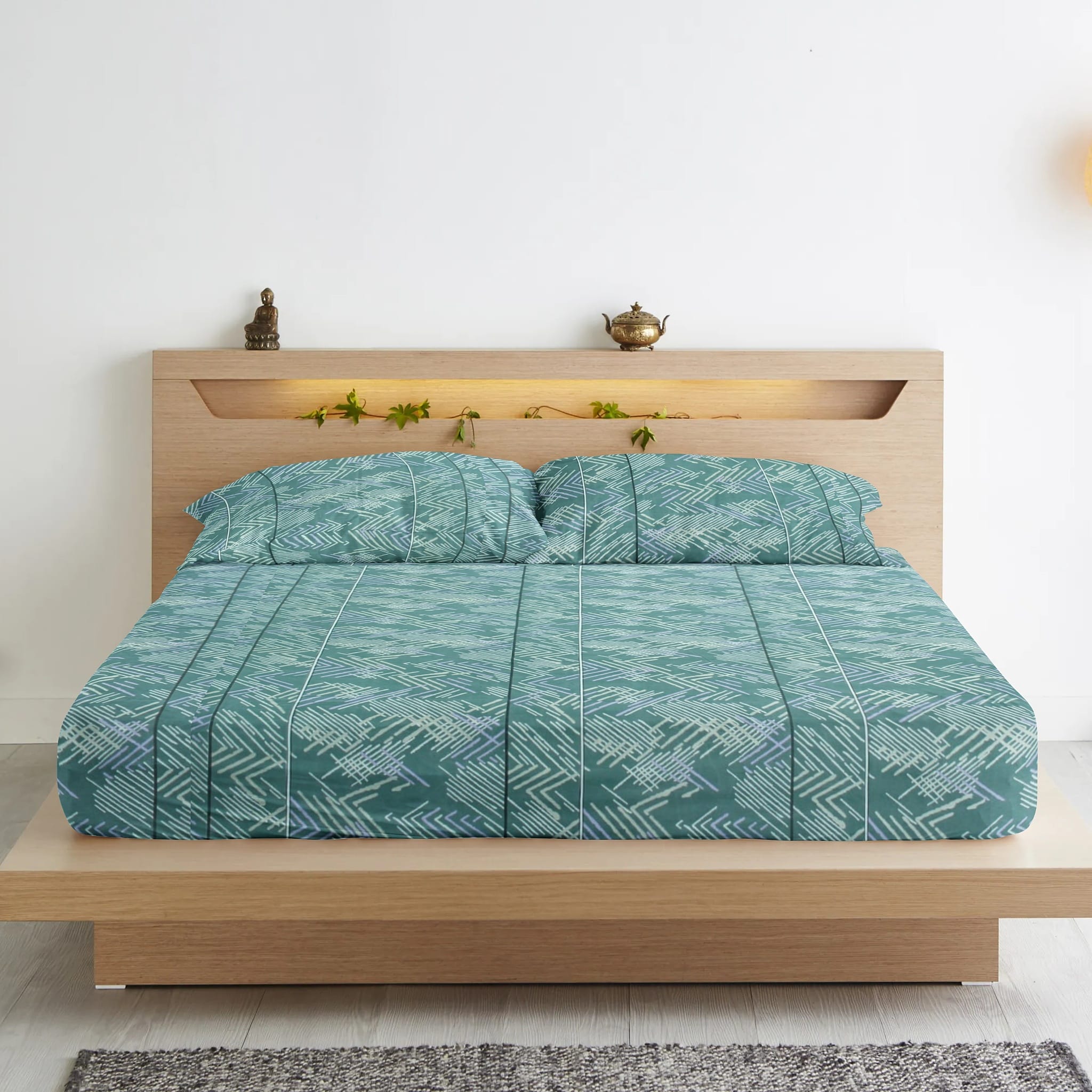 Cotton Geometrical Print 210 TC King Size Fitted Bedsheet In Multicolor