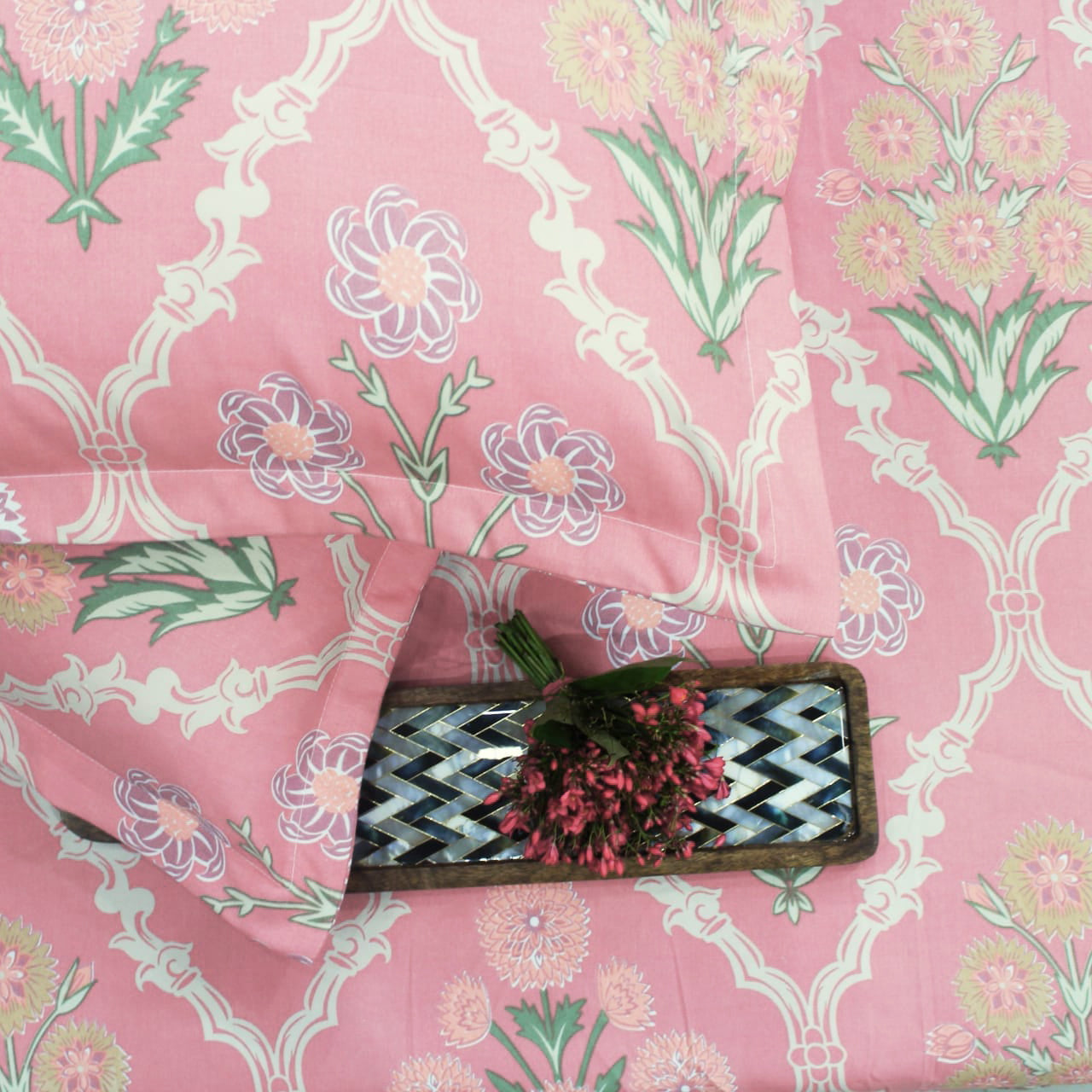 Floral 210 TC Fitted Bedsheet with Pillow Covers 