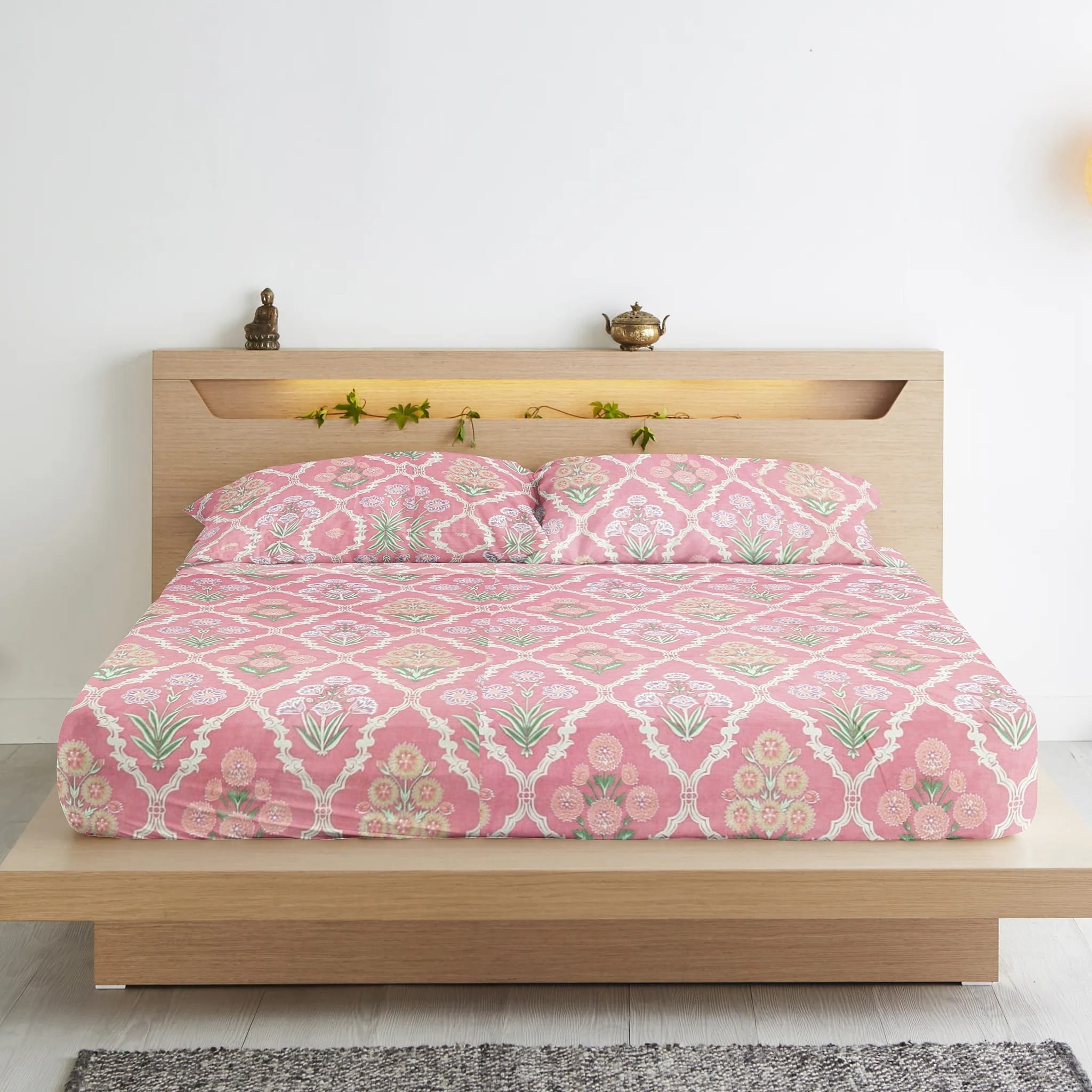 Floral 210 TC Fitted Bedsheet with Pillow Covers 