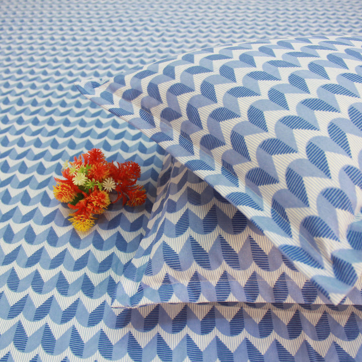Abstract Fitted bedsheet set with matching pillow covers
