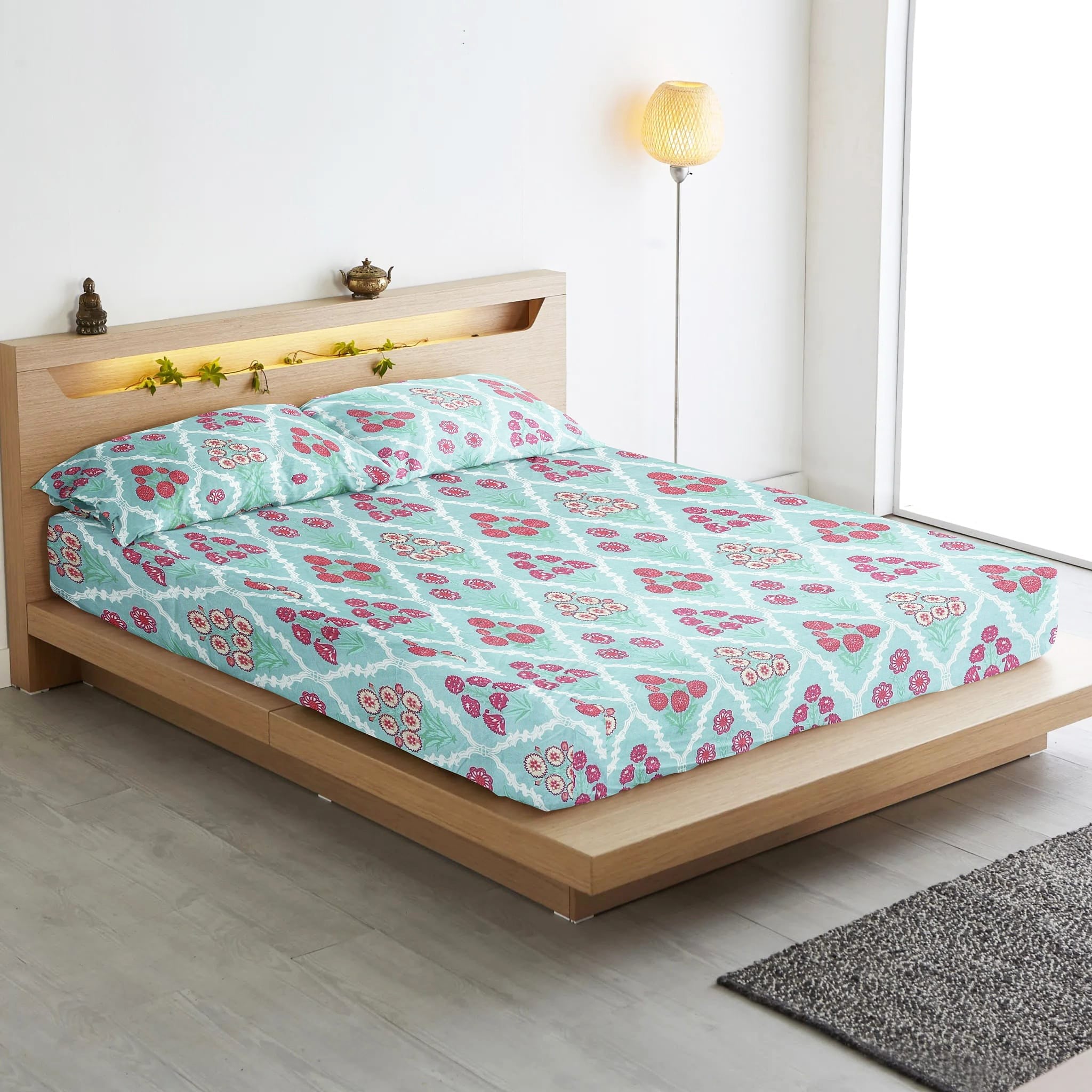 Floral 210 TC Fitted Bedsheet with Pillow Covers 