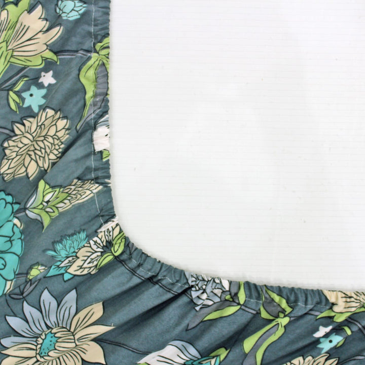 Cotton Floral Print 210 TC King Size Fitted Bedsheet In Multicolor