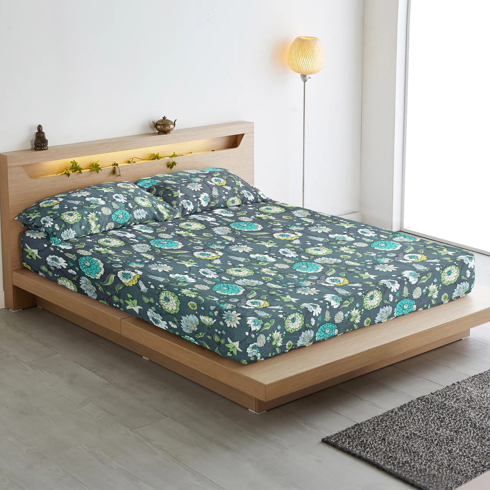 Cotton Floral Print 210 TC King Size Fitted Bedsheet In Multicolor