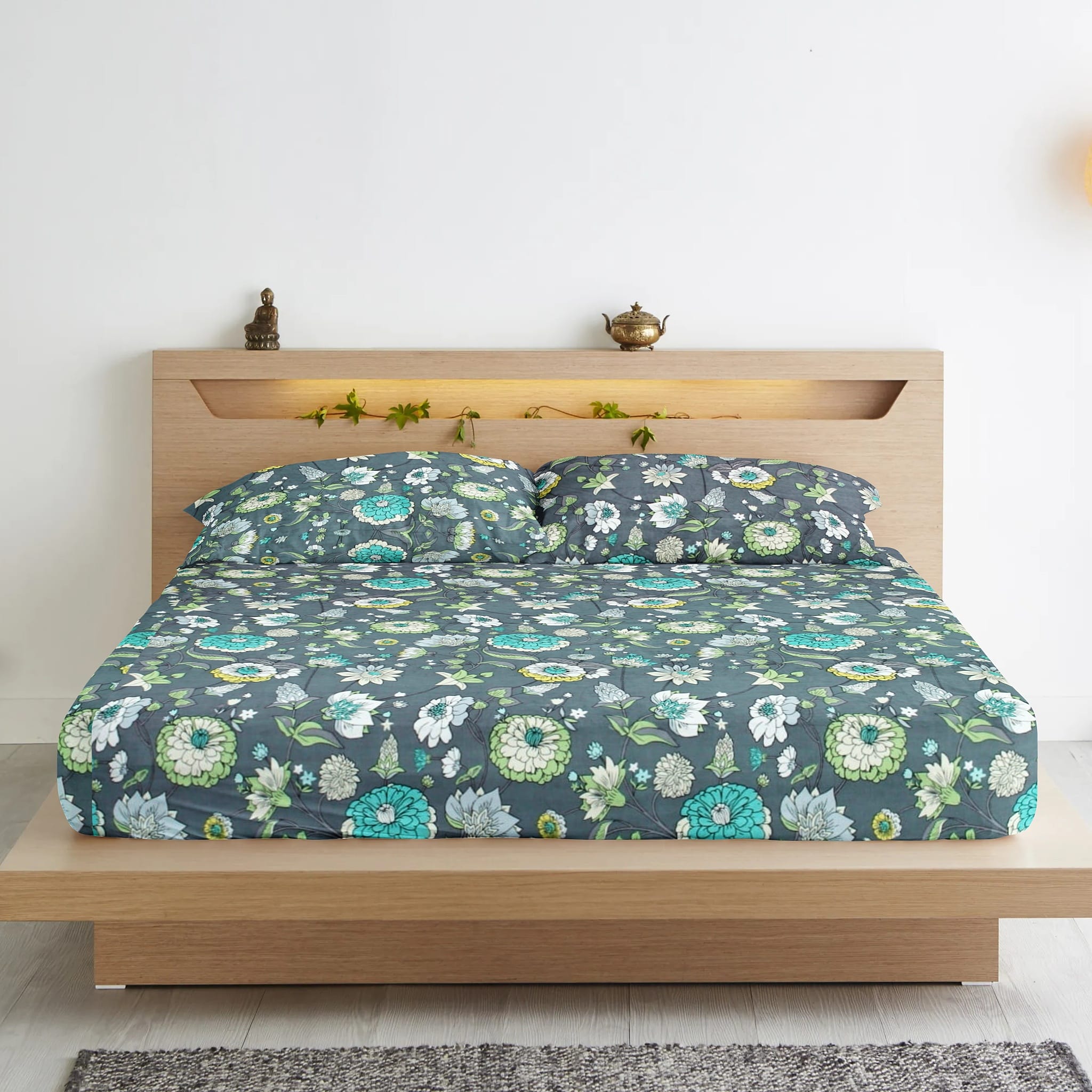 Cotton Floral Print 210 TC King Size Fitted Bedsheet In Multicolor