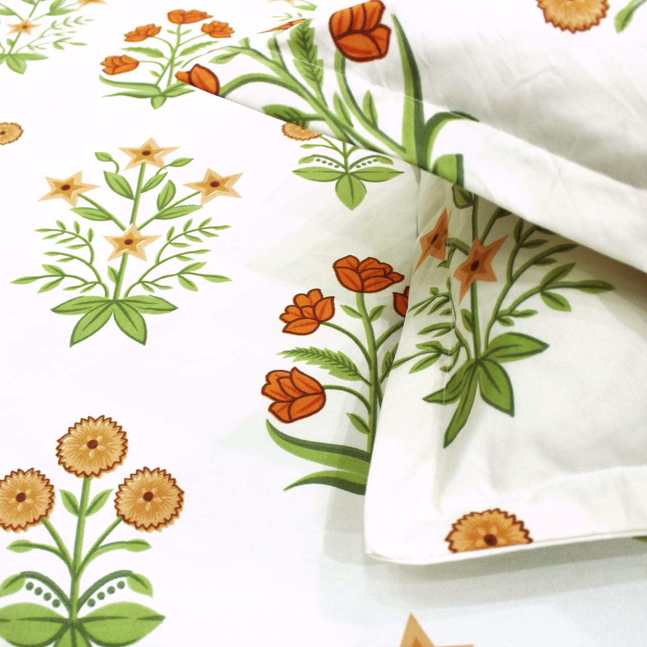 Cotton Floral Print 210 TC King Size Fitted Bedsheet In Multicolor