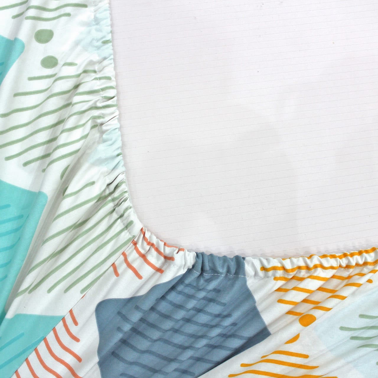 Cotton Geometrical Print 210 TC King Size Fitted Bedsheet In Multicolor
