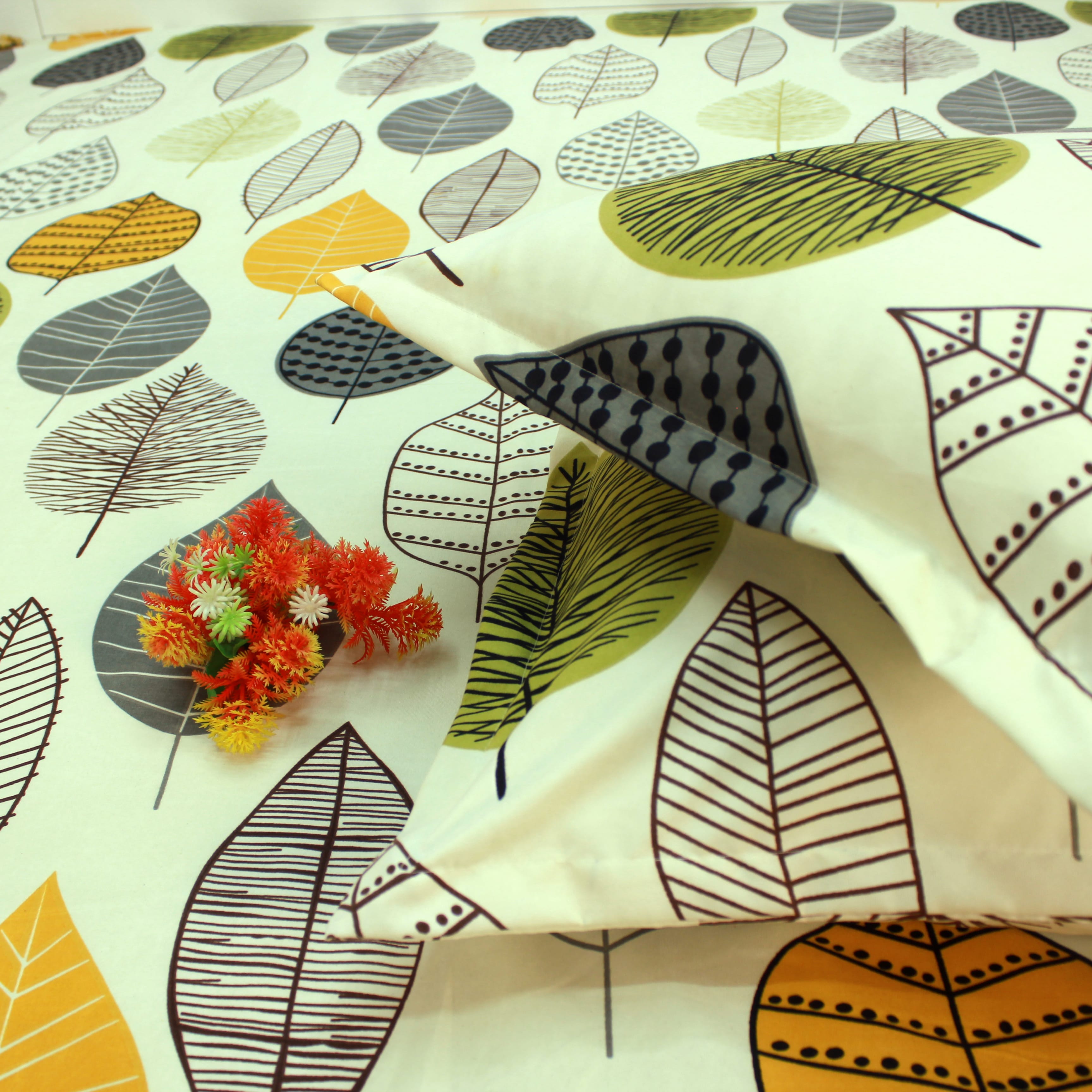 Abstract Fitted bedsheet set with matching pillow covers