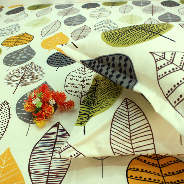 Abstract Fitted bedsheet set with matching pillow covers