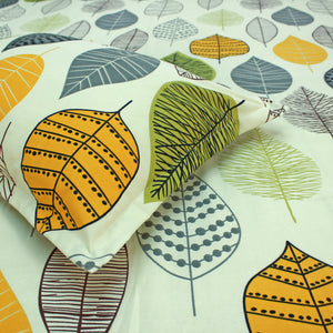 Close-up Floral Fitted Bedsheet with pillow covers