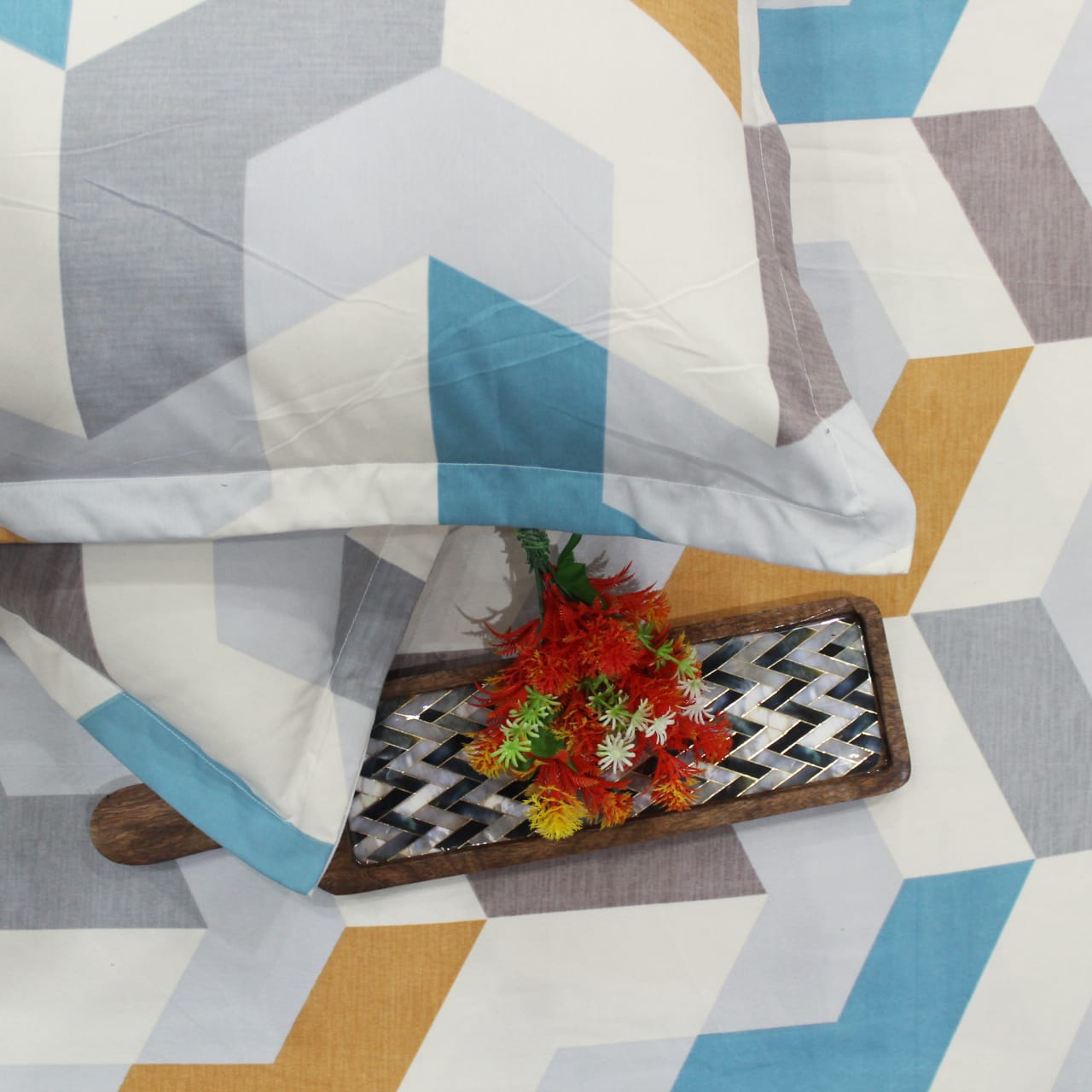 Cotton Geometrical Print 210 TC King Size Flat Bedsheet In Multicolor