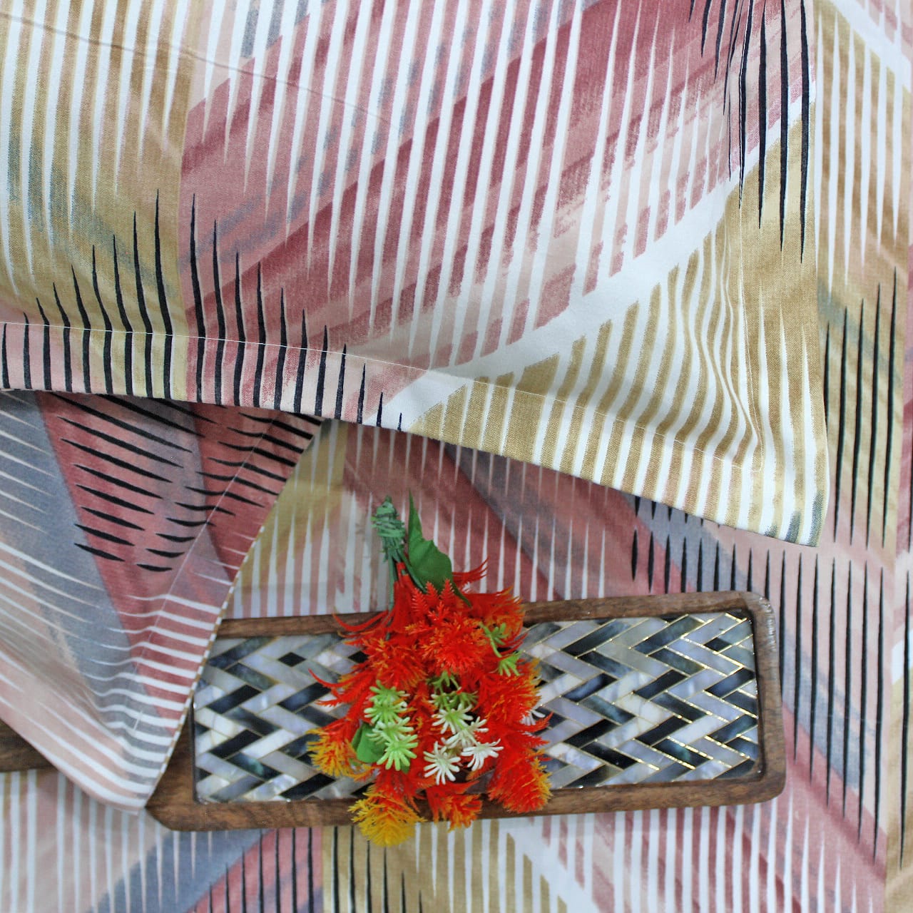 Stylish Multicolor 210 TC Cotton Geometrical Fitted Bedsheet At Best Price