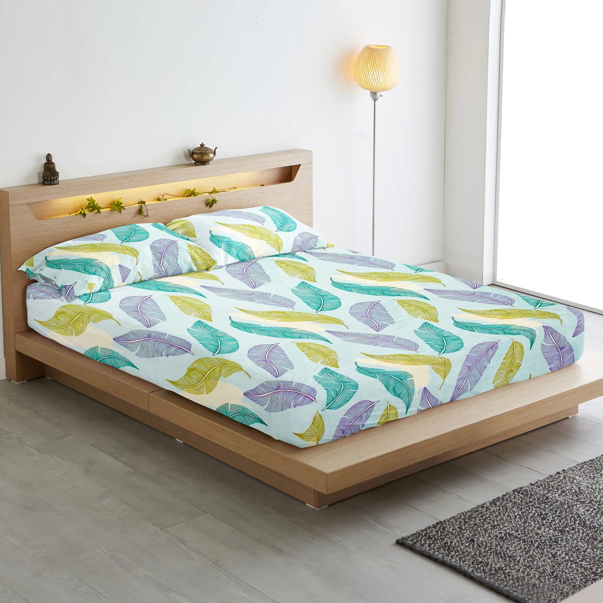 Aqua Floral 210 TC Cotton Fitted Bedsheet Set with Matching Pillow Covers.