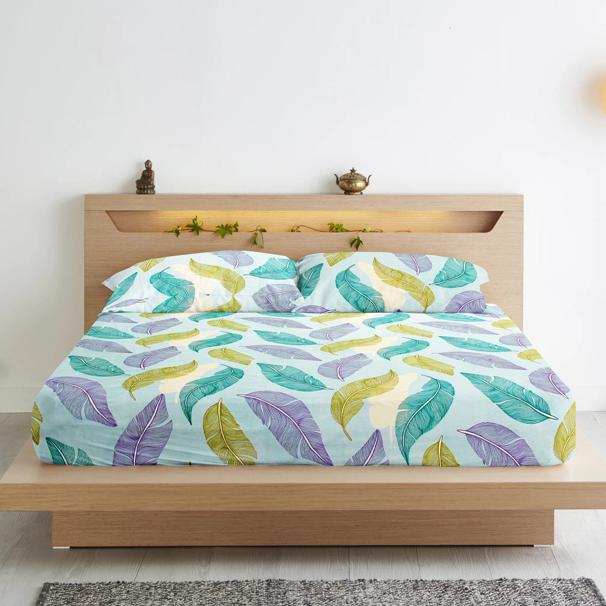 Aqua Floral 210 TC Cotton Fitted Bedsheet Set with Matching Pillow Covers.