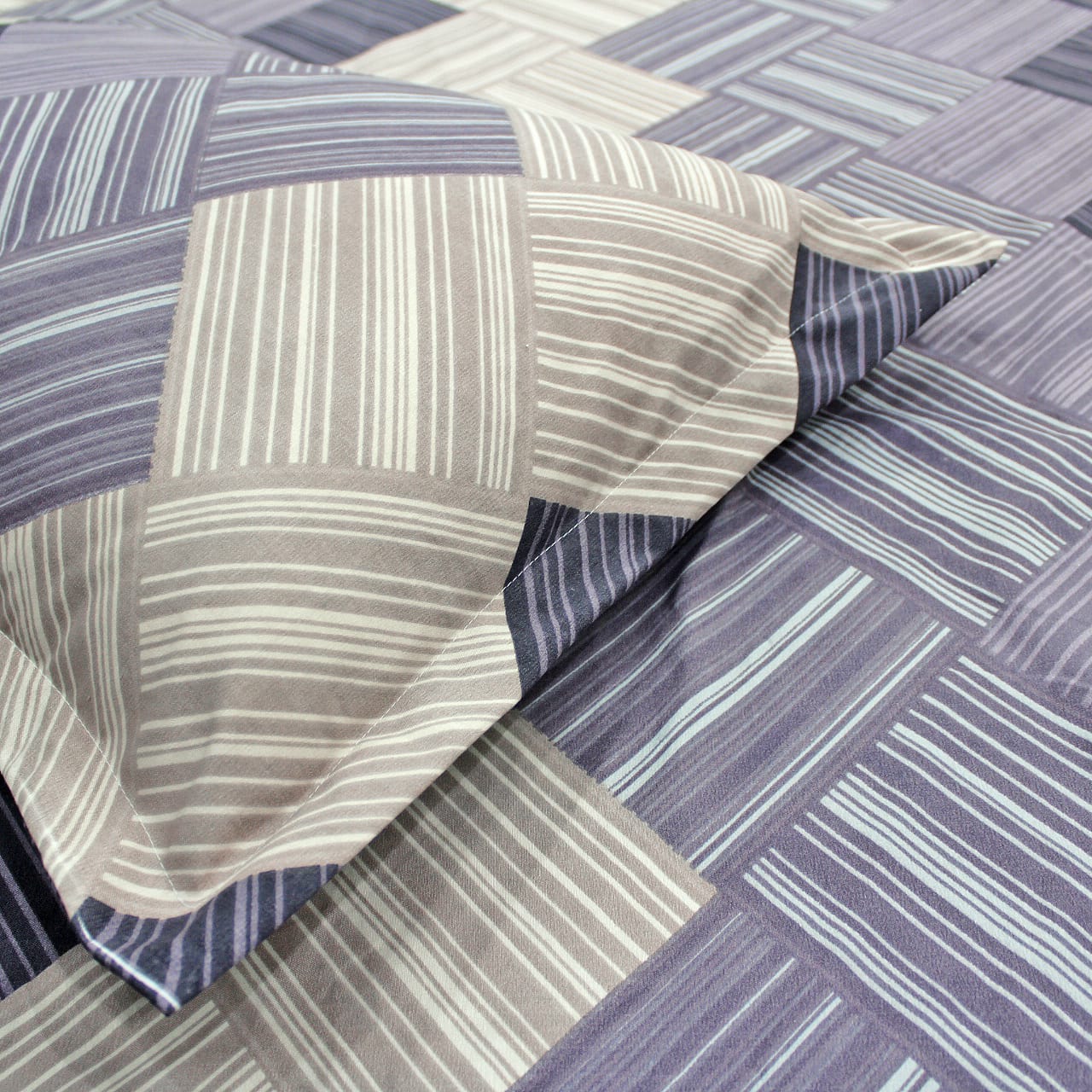 Geometrical 210 TC Fitted Bedsheet -  Purple