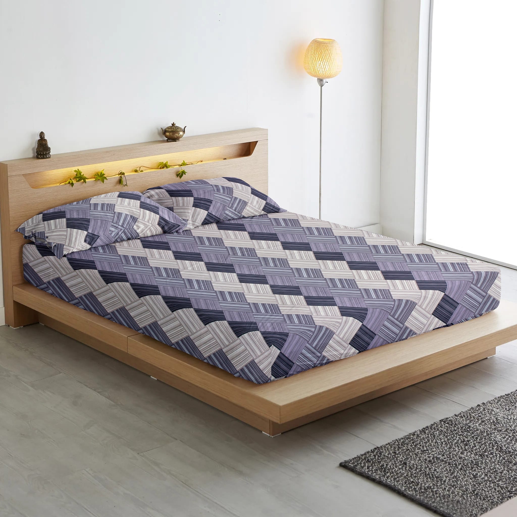 fitted bedsheets set with a geometric pattern in purple , elastic fit  