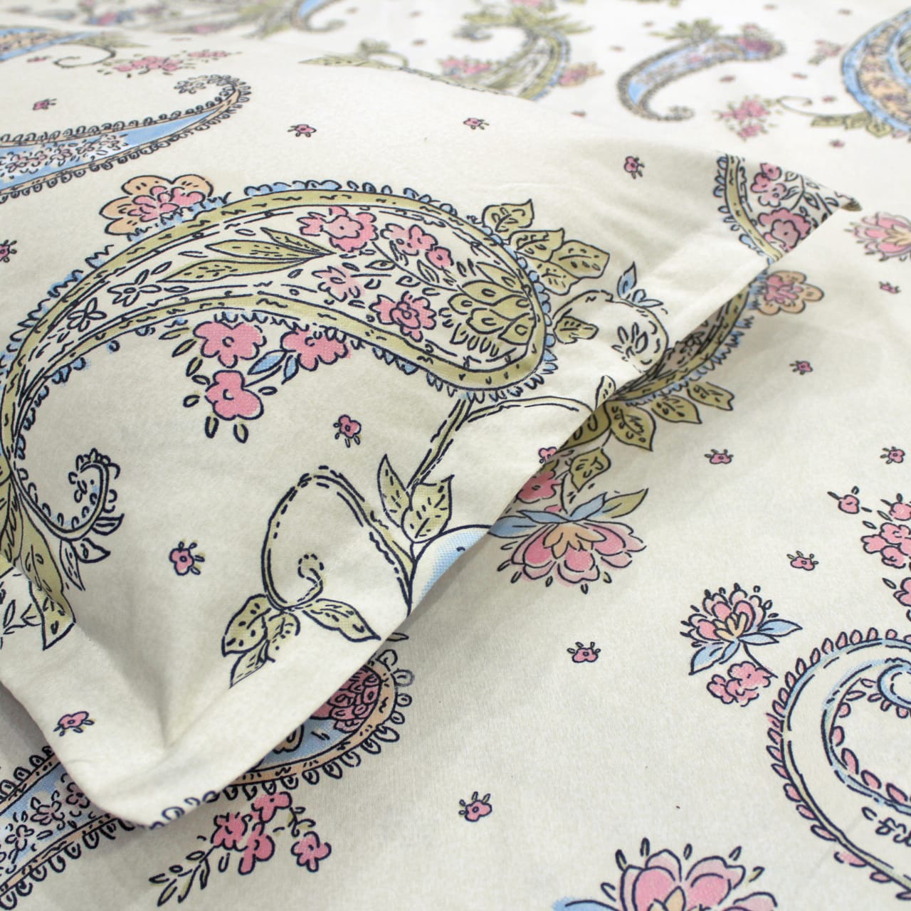 Close Up Paisley Flat bedsheet With matching  Pillow Cover