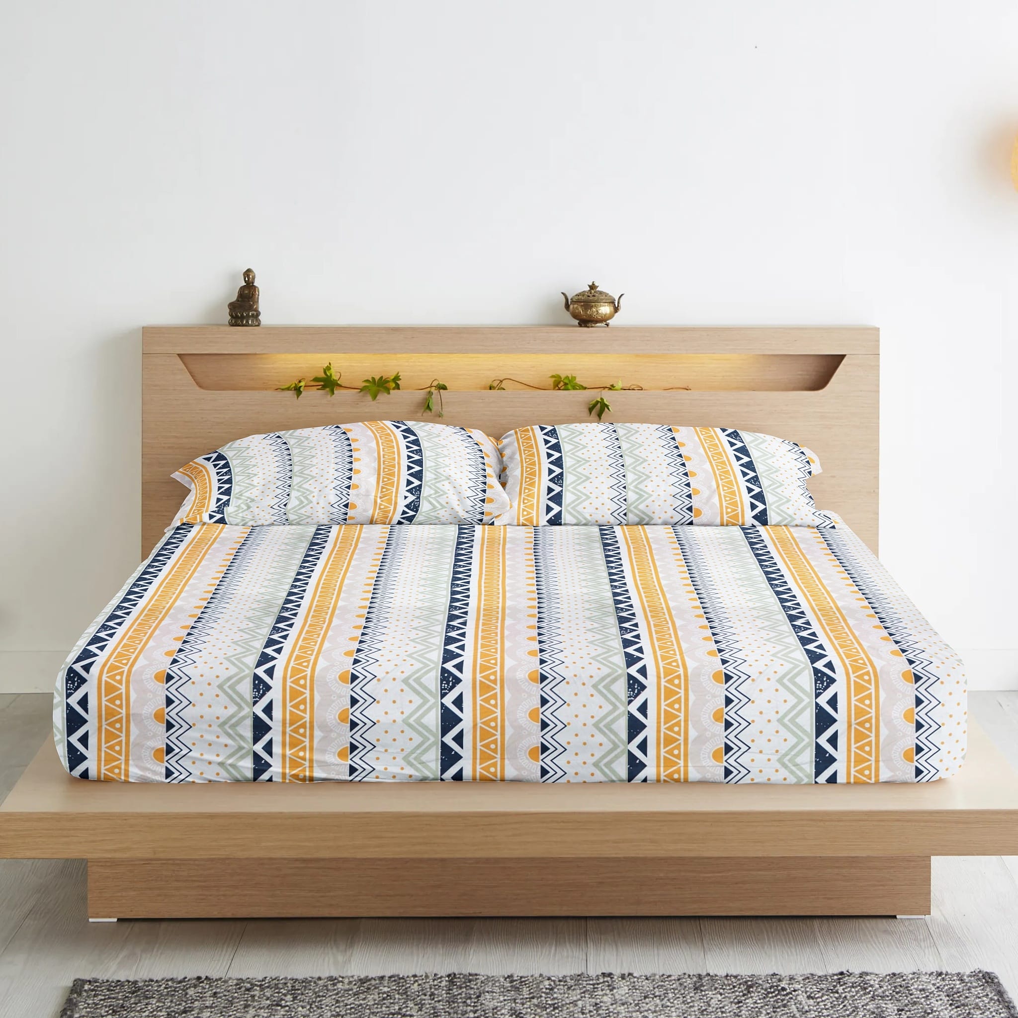 Geometrical King size bedsheet with pillow covers
