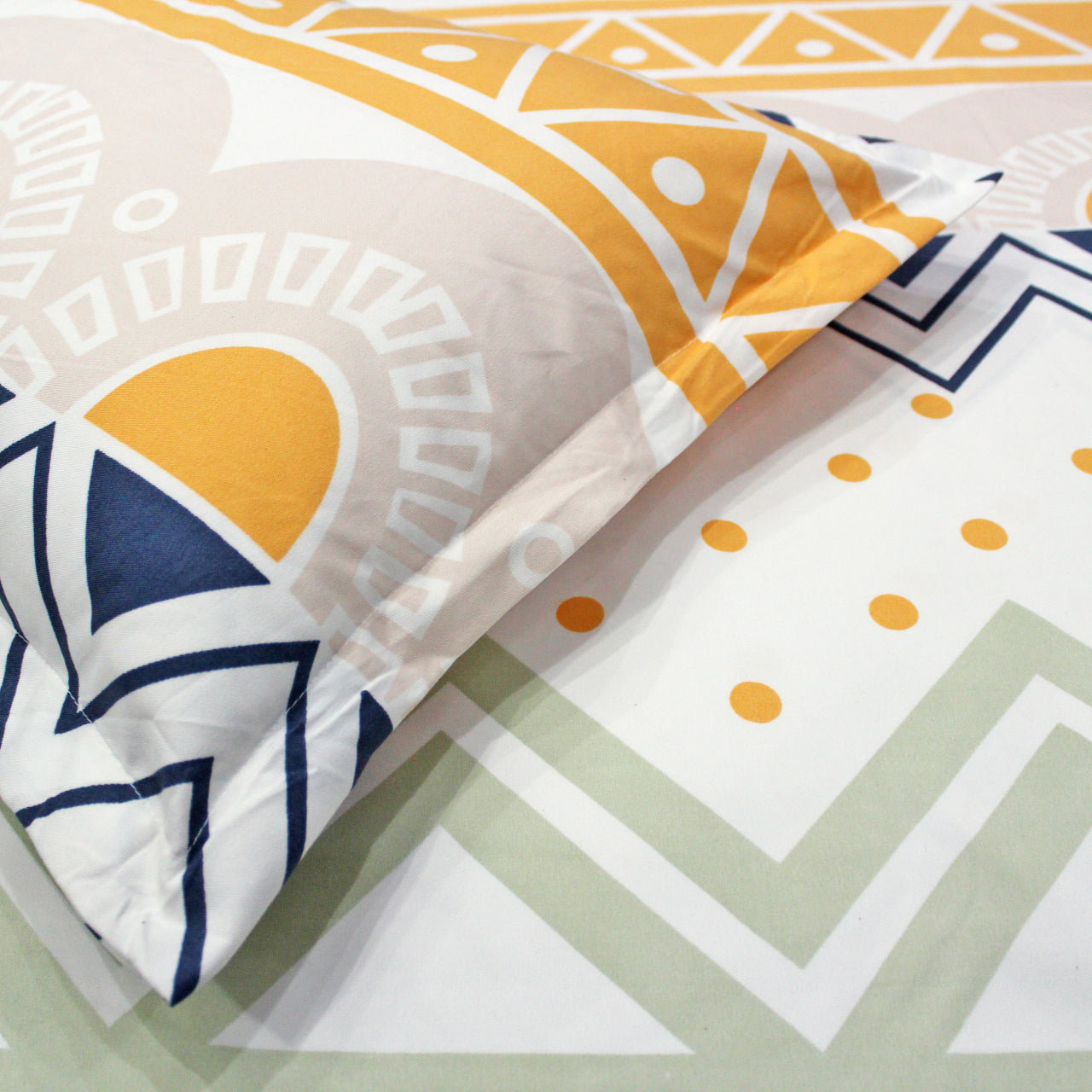 Close Up  Multicolor Geometric 210 TC Cotton Fitted Bedsheet Set with Matching Pillow Covers